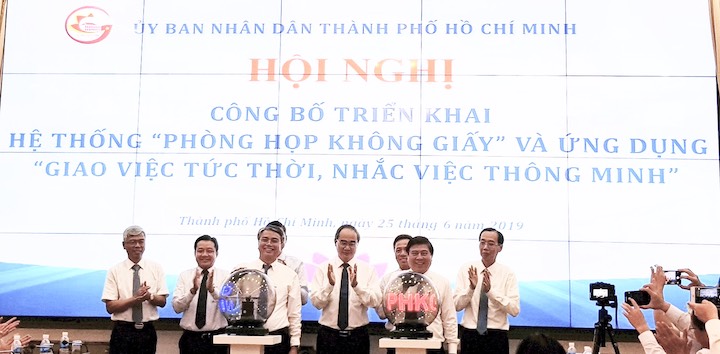 TP[-]Hồ[-]Chí[-]Minh[-]triển[-]khai[-]mô[-]hình[-]“Phòng[-]họp[-]không[-]giấy”[-]và[-]"Giao[-]việc[-]tức[-]thời[-]-[-]nhắc[-]việc[-]thông[-]minh"